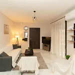 Daire Sefis House