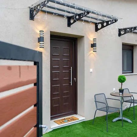 Apartament Sefis House